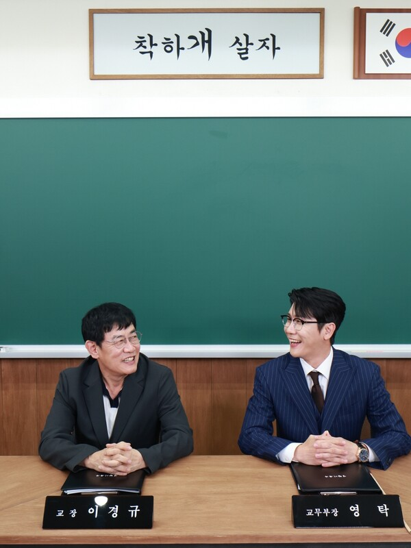 오늘(2일) KBS 2TV 예능 프로그램 ‘개는 훌륭하다’(이하 ‘개훌륭’) 온라인 제작발표회가 진행된다. 이번 제작발표회는 온라인 사전 녹화로 진행되며, 이경규, 영탁, 수의사 김현주, 훈련사 이웅종, 권혁필, 양은주, 최민혁이 참석했다.