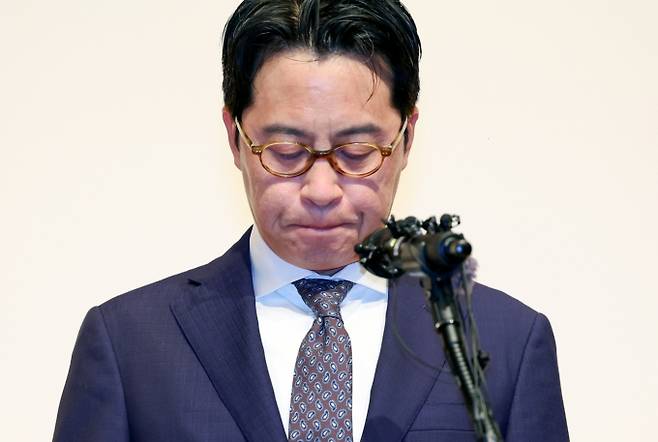 조좌진 롯데카드 대표이사가 이달 말 열리는 정무위원회 국정감사에 참석한다. 사진은 조좌진 대표가 지난달 18일 서울 중구 부영태평빌딩에서 사이버 침해 사고에 대한 대고객 사과를 하는 모습 /사진 = 뉴시스