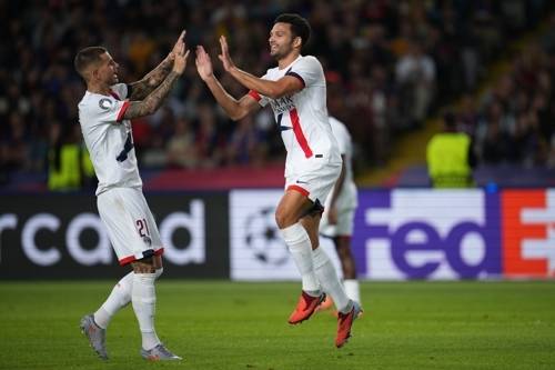 하무스(좌)가 역전골을 터트리고 뤼카 에르난데스(좌)와 기뻐하고 있다. AP연합뉴스