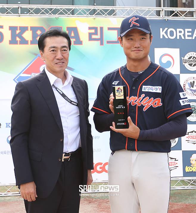 ▲ 경기도소프트볼협회 마용철 부회장 화성 코리요 엄태호 ⓒ곽혜미 기자