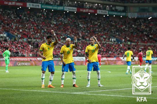 2022 한국에서 열린 브라질과 친선 경기 당시 네이마르(가운데)가 춤을 추며 세리머니하고 있다. /사진=대한축구협회(KFA) 공식 제공