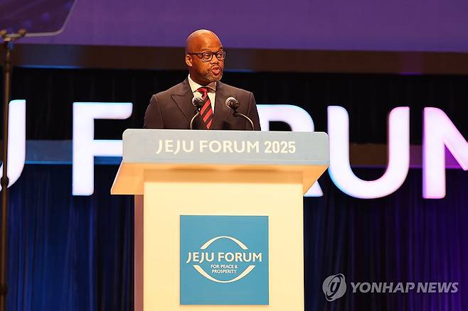 제주 포럼 개회식서 연설하는 웸켈레 메네 아프리카대륙자유무역지대(AfCFTA) 사무총장 [연합뉴스 자료사진. 재판매 및 DB 금지]