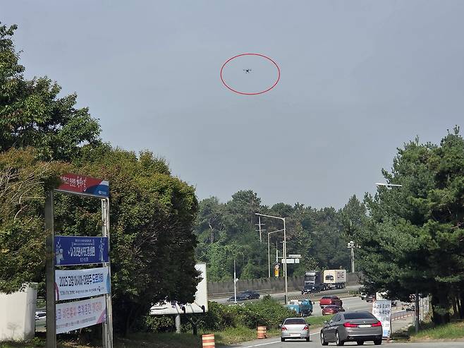 드론을 이용해 교통단속을 벌이는 모습 [촬영 김솔]