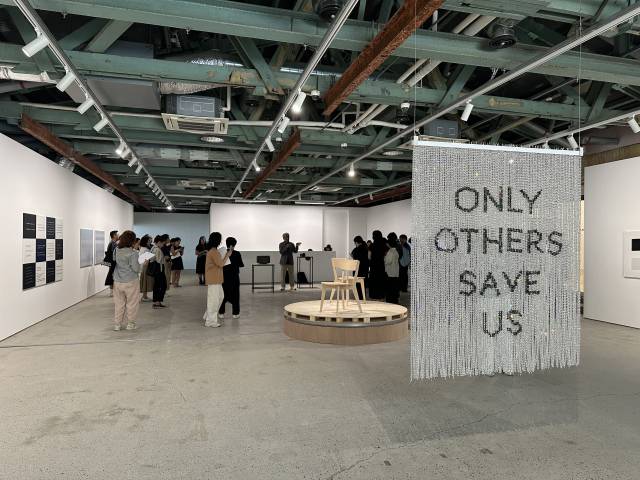 안규철 개인전 ‘열두 개의 질문’ 전시 설치 전경. 김은영 기자 key66@