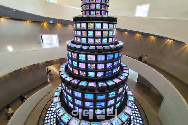 과천 국립현대미술관에 저신된 백남준 작가의 ‘다다익선’.(사진=경기관광공사)