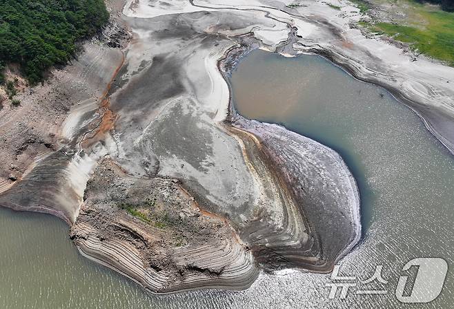 말라버린 오봉저수지.(뉴스1 DB) ⓒ News1 김성진 기자