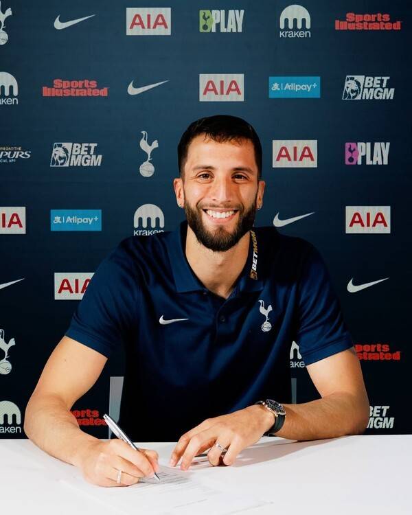 토트넘 홋스퍼와 장기 계약 연장을 체결한 로드리고 벤탄쿠르. /사진=토트넘 홋스퍼