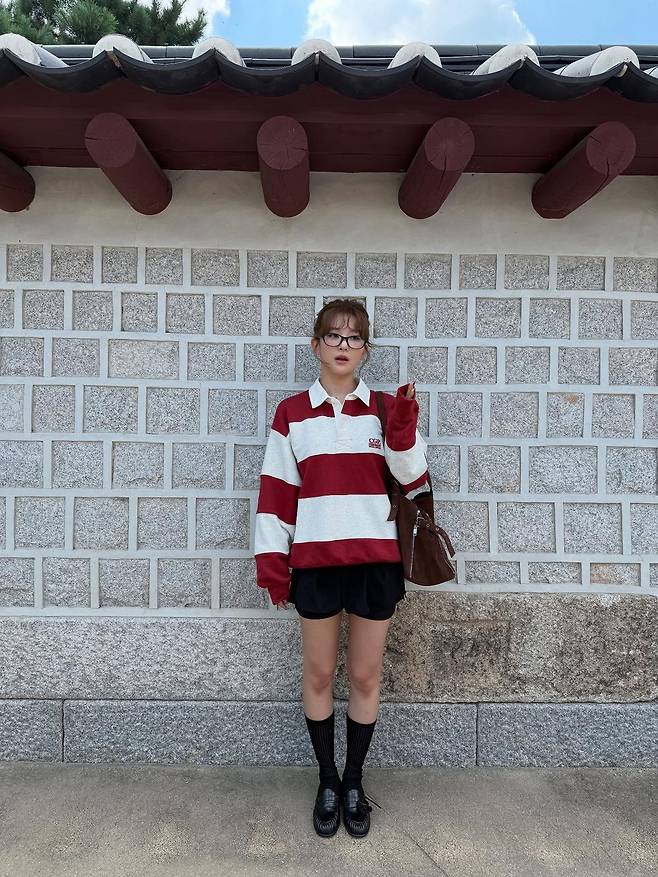 니삭스+로퍼 코디. 인스타그램 @hi_sseulgi