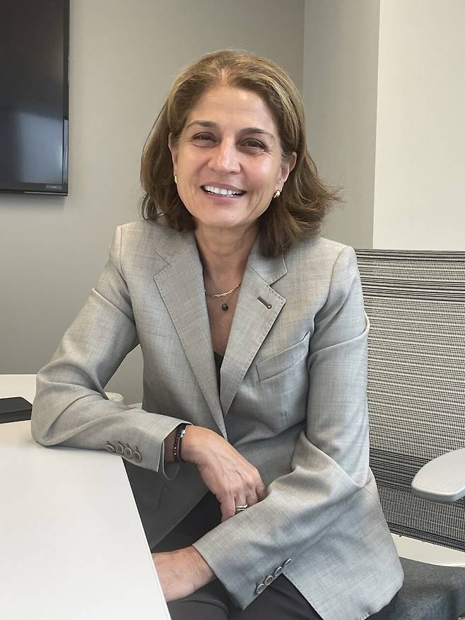 유럽과 북미의 시민의회를 연구한 뒤 북미민주주의혁신연합(FIDE)을 창립한 마르잔 에사시(58)는 “시민의회가 사회의 근본적 신뢰를 증진시킬 수 있다”고 말했다.