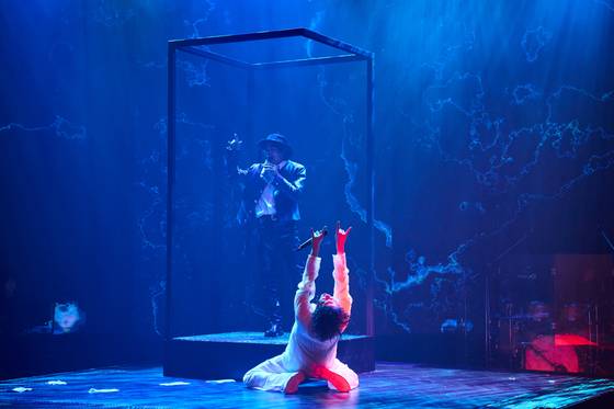 A scene from the new rock musical ″Shadow″ running through Oct. 26 at the Baekam Art Hall in Gangnam District, southern Seoul [BLUE STAGE]