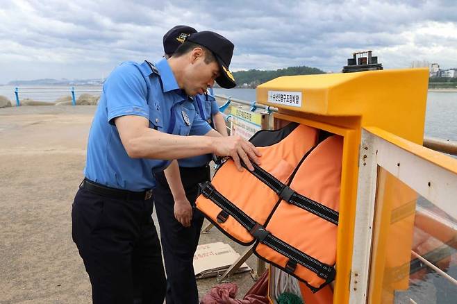 동해 해경이 추석연휴 대조기를 맞아 관내 전 해역과 연안에서 집중 안전관리 활동을 벌인다 [동해해경 제공]
