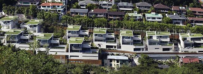 서울 성북구 성북동 대사관로에 위치한 타운하우스 ‘게이트힐즈 성북’. [해안건축 공식 홈페이지]