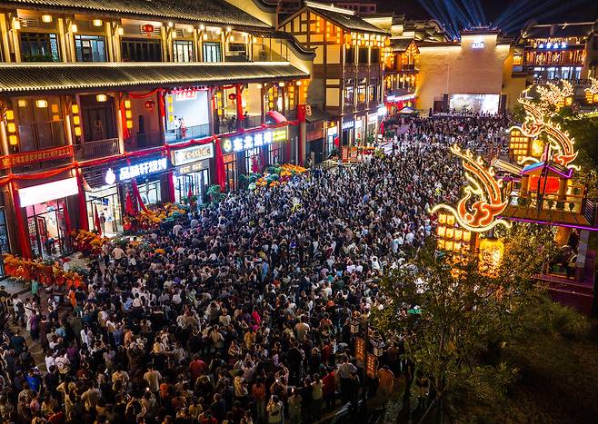 중국 국경절 후베이성 쯔구이현 관광객 인파 [연합]