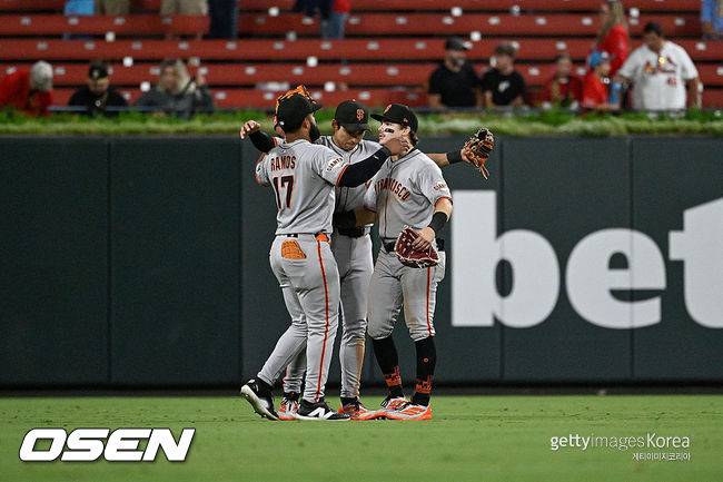 [사진] 샌프란시스코 엘리엇 라모스, 이정후, 드류 길버트. ⓒGettyimages(무단전재 및 재배포 금지)