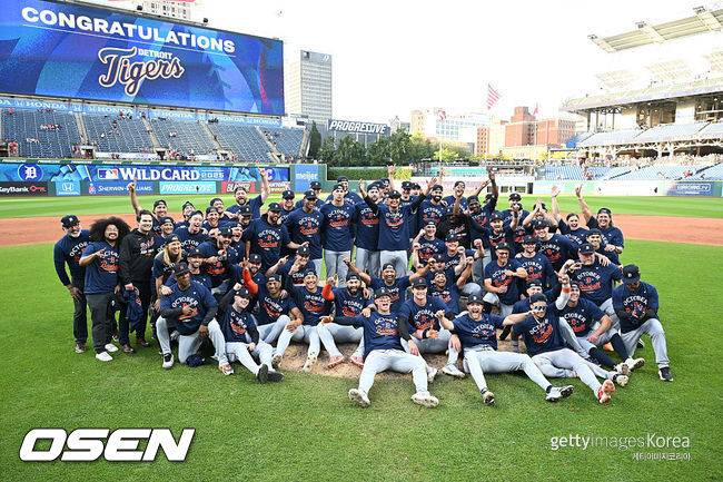 [사진] 디트로이트 선수들이 ALWC 승리 기념 촬영을 하고 있다. ⓒGettyimages(무단전재 및 재배포 금지)