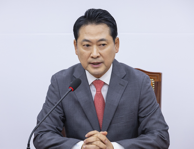 국민의힘 장동혁 대표가 2일 국회에서 추석 연휴를 앞두고 가진 기자간담회에서 물가 상승과 관련해 발언하고 있다. 연합뉴스