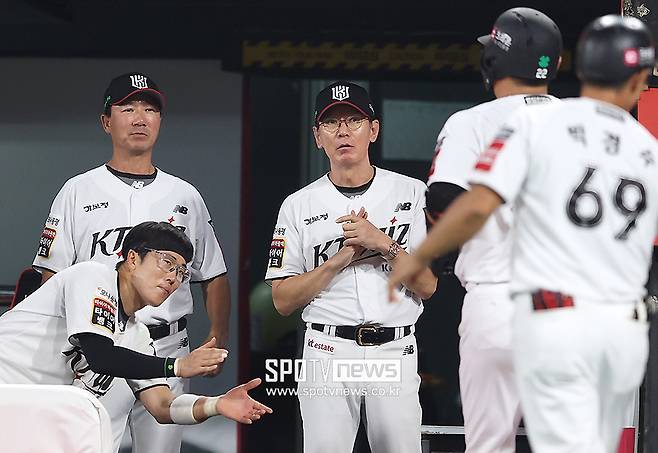 ▲ 이강철 감독 장성우 ⓒ곽혜미 기자