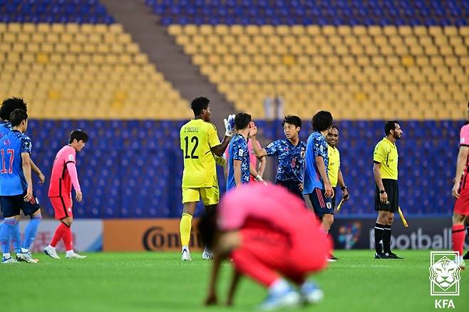 지난 2022 아시아축구연맹(AFC) 23세 이하(U-23) 아시안컵 8강 일본전에서 0-3으로 완패한 뒤 아쉬워하고 있는 선수들. /사진=대한축구협회 제공