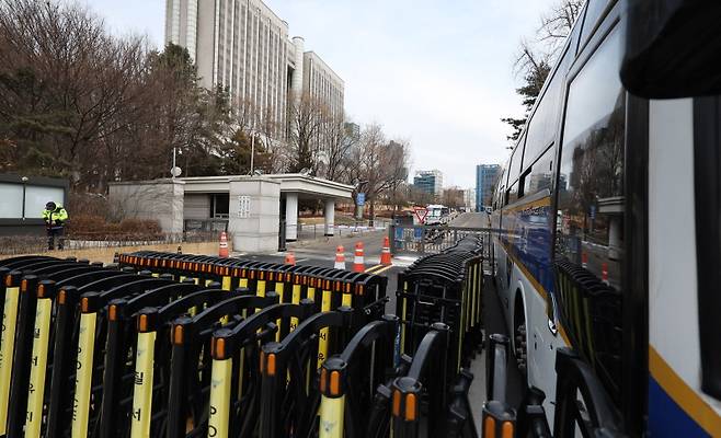 피해자의 피해 회복은 민사소송을 통해 알아서 하라는 사법부의 '이분법'적 사고를 개선해야 한다는 주장이 나온다.[사진｜뉴시스]