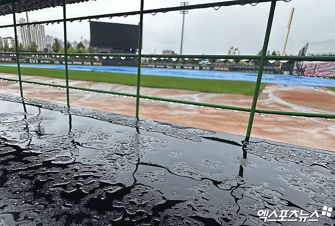 3일 오후 광주-KIA챔피언스필드에서 열릴 예정이었던 2025 신한 SOL Bank KBO리그 삼성 라이온즈와 KIA 타이거즈의 정규시즌 팀 간 16차전이 우천으로 취소됐다. 두 팀의 경기는 4일 재편성됐다. 포스트시즌 일정이 하루씩 밀리면서 와일드카드 결정전 1차전은 6일 진행된다. 엑스포츠뉴스 DB