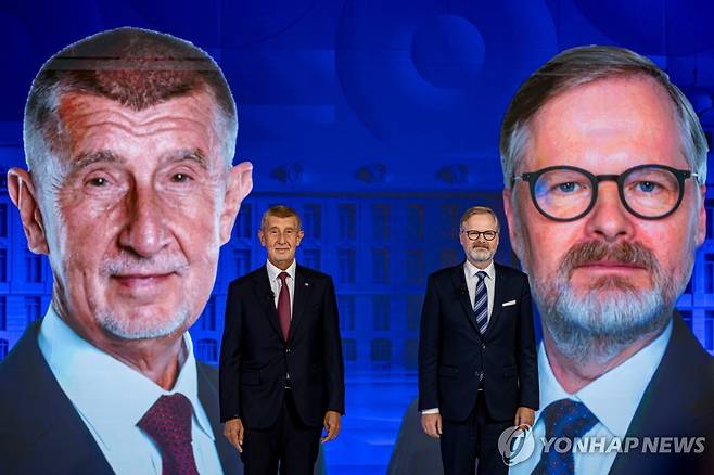 안드레이 바비시 긍정당 대표(왼쪽)와 페트르 피알라 총리 [EPA 연합뉴스 자료사진. 재판매 및 DB 금지]