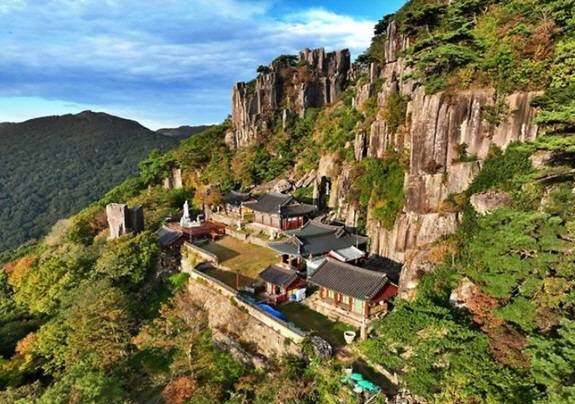 대한민국 명승 제114호 규봉암. 화순군청 제공