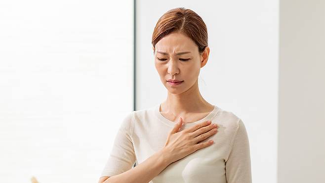 명절 과식과 폭식은 다양한 소화기 질환으로 이어질 수 있다｜출처: 클립아트코리아