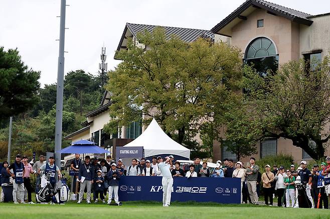 옥태훈이 4일 열린 KPGA 경북오픈 최종라운드에서 샷을 하고 있다.