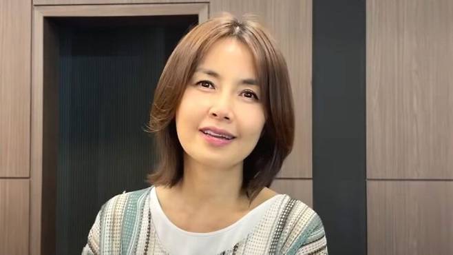 신애라가 말한 것처럼 중년 이후에도 대인관계가 중요하다는 사실은 여러 연구에서 밝혀졌다. 사진=유튜브 채널 '신애라이프'