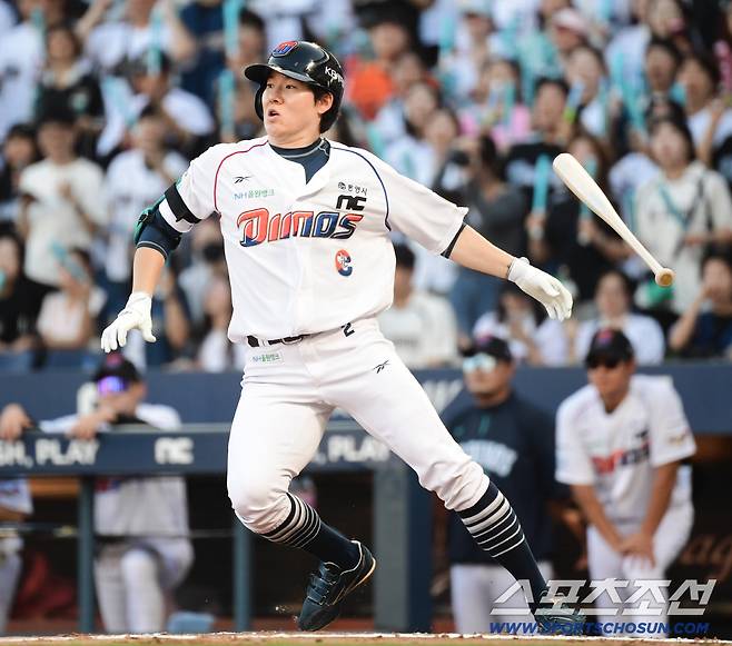 15일 창원NC파크에서 열린 NC와 한화와 경기. 타격하고 있는 NC 박민우. 창원=송정헌 기자songs@sportschosun.com/2025.08.15/