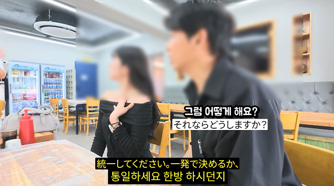 유튜버 창현이 지난달 전라남도 진도의 한 식당에서 음식을 주문한 후 메뉴 통일을 요구하는 종업원과 대화하고 있다. 창현 유튜브