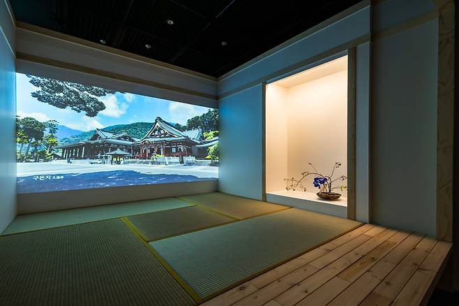 다다미방에 앉아서 야마나시 풍경을 감상할 수 있도록 꾸민 공간. / 이건송 영상미디어 기자