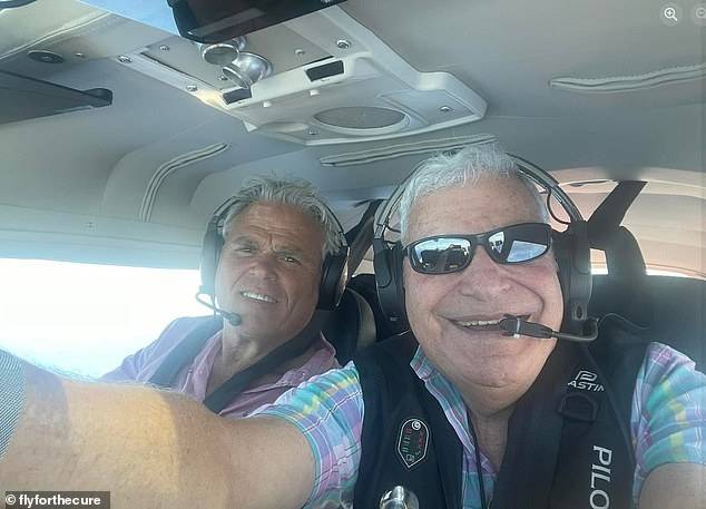 89세 조종사 에드 갈킨이 비행하는 모습. 데일리메일