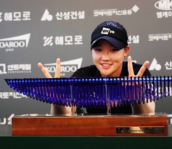 2025년 한국여자프로골프(KLPGA) 투어 '변형 스테이블포드 방식'의 동부건설·한국토지신탁 챔피언십 우승을 차지한 김민솔 프로. 사진제공=KLPGA (사진을 무단으로 사용하지 마십시오.)