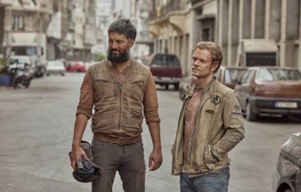 ‘아토믹’ 스틸컷. 웨이브 제공