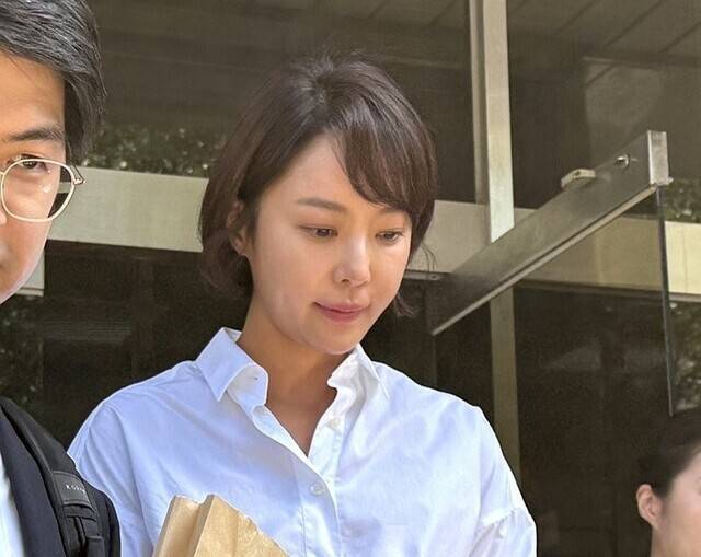 회삿돈 약 42억여원을 횡령한 혐의로 기소된 배우 황정음. 연합뉴스