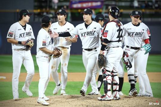 kt 선수단의 9월 경기 모습. 사진[연합뉴스]