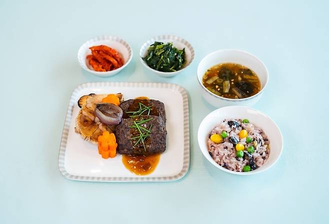 싱가포르항공 비즈니스클래스 기내식 메인요리.  /사진= 싱가포르항공