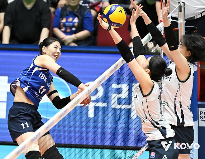 [서울=뉴시스]여자배구 IBK기업은행 육서영 컵대회 MVP. (사진=KOVO 제공)