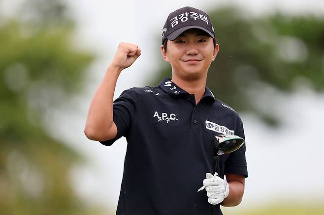 [서울=뉴시스] 한국프로골프(KPGA) 투어 경북오픈에서 우승한 옥태훈. (사진=KPGA 제공) *재판매 및 DB 금지