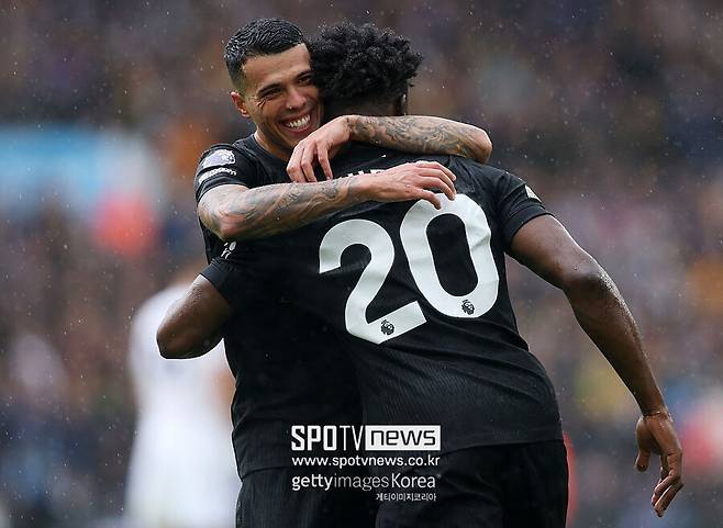 ▲ 토트넘이 기대를 품고 영입한 자원들이 승리를 합작했다. 전반 23분 하프라인에서 상대 볼을 가로챈 토트넘은 쿠두스의 침투패스 한번으로 역습을 진행했다. 이를 이어받은 텔이 페널티박스 오른쪽 모서리에서 오른발 슈팅으로 마무리해 첫 골을 뽑아냈다. 첫 득점을 어시스트한 쿠두스는 후반에 결승골을 뽑아내 토트넘 데뷔골을 터뜨렸다.&nbsp;