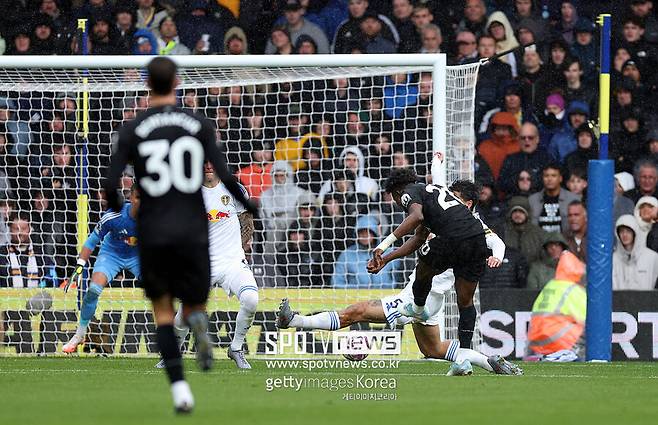 ▲ 토트넘이 기대를 품고 영입한 자원들이 승리를 합작했다. 전반 23분 하프라인에서 상대 볼을 가로챈 토트넘은 쿠두스의 침투패스 한번으로 역습을 진행했다. 이를 이어받은 텔이 페널티박스 오른쪽 모서리에서 오른발 슈팅으로 마무리해 첫 골을 뽑아냈다. 첫 득점을 어시스트한 쿠두스는 후반에 결승골을 뽑아내 토트넘 데뷔골을 터뜨렸다.