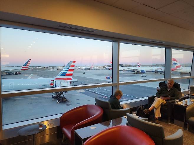 여유있는 JFK공항 아메리칸항공 라운지 [사진/성연재 기자]