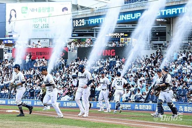 NC 선수단의 경기장 입장 모습.  [NC 다이노스 제공. 재판매 및 DB 금지]