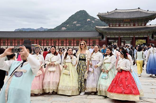 ▲ 지난 4일 서울 경복궁이 관람객들로 붐비고 있다. /연합뉴스