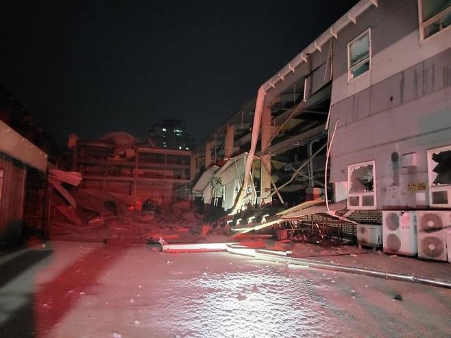 ▲ 5일 화성시 한 레이저 가공 공장서 폭발 사고가 발생했다. / 사진제공=경기도소방재난본부