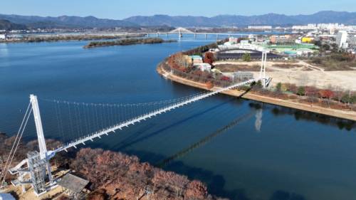 ◇춘천 호수 관광의 새로운 랜드마크로 떠오른 공지천 출렁다리 춘천사이로248