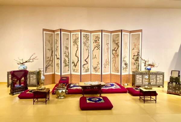 양산 한국궁중꽃박물관 비해당 전시실.