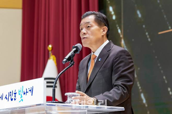 이재준 수원특례시장이 지난해 12월  ‘2024년 수원새빛돌봄 성장공유회‘에서 축사를 하고 있다.(사진=수원시)