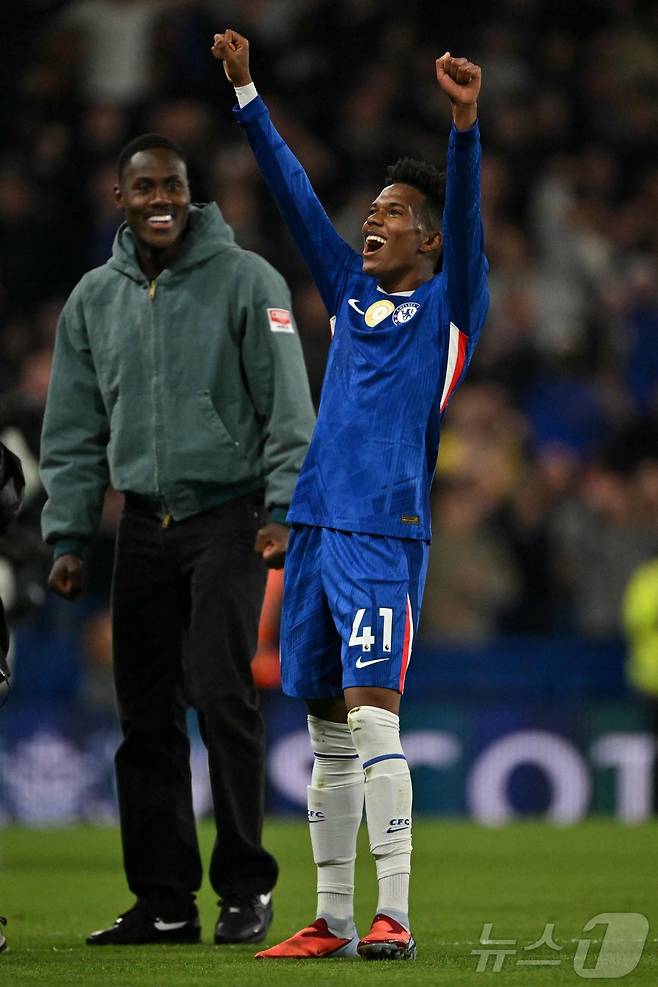 2007년생 공격수 이스테방. ⓒ AFP=뉴스1